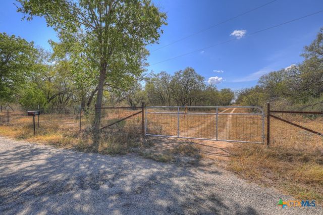 445 Single Oak Road, Seguin, TX 78155