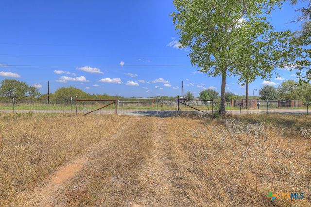 445 Single Oak Road, Seguin, TX 78155