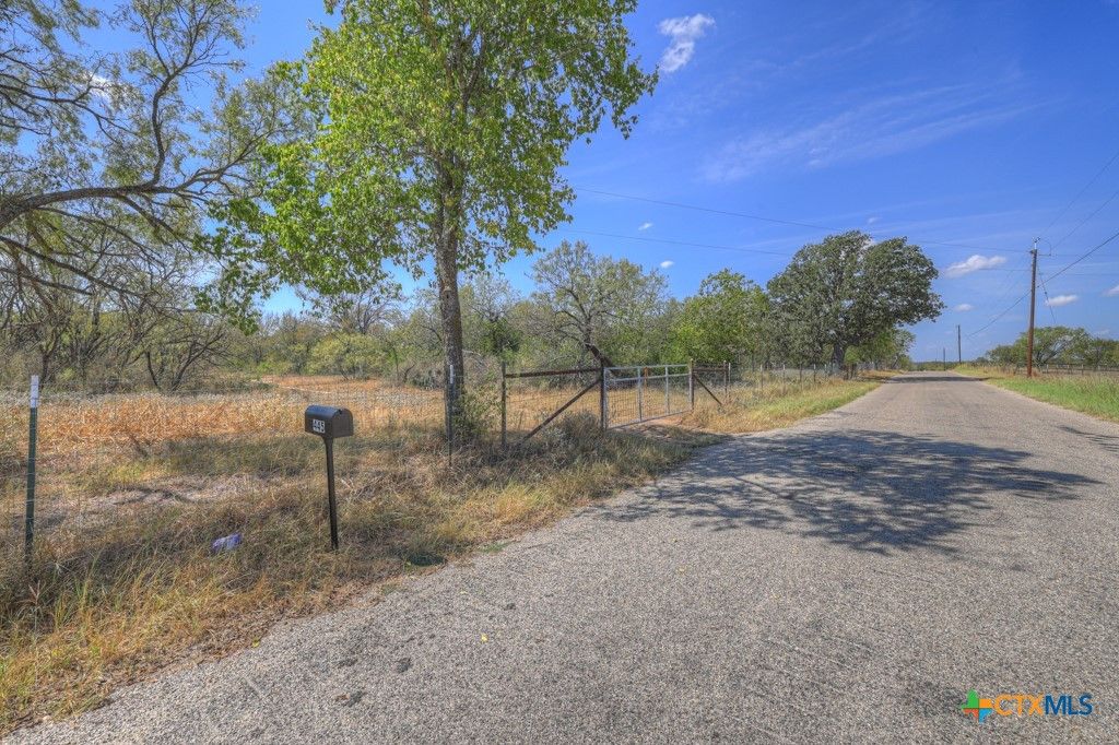 445 Single Oak Road, Seguin, TX 78155