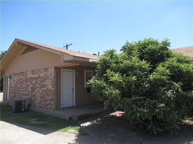 1122 N Center Street, Arlington, TX 76011