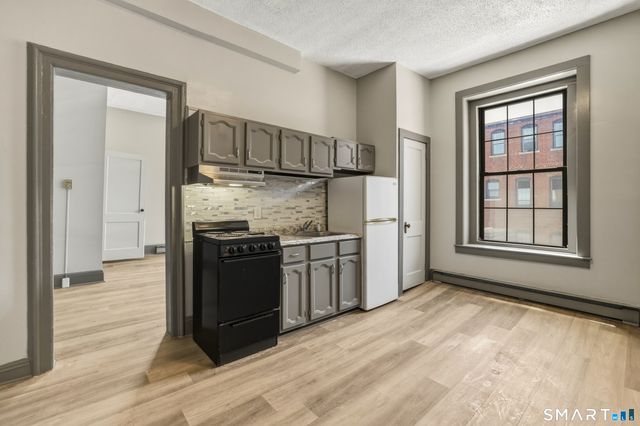 35 Union Street, New London, CT 06320