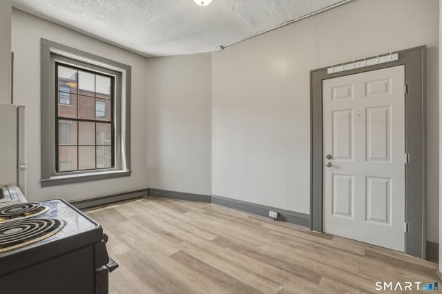 35 Union Street, New London, CT 06320
