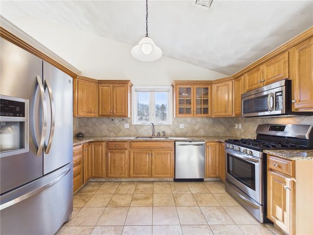 246 Spencer Woods Drive, Warwick, RI 02818