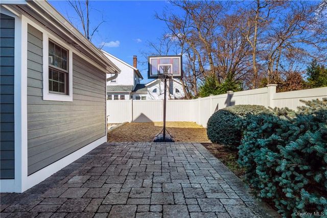 111 Frank Avenue, Mamaroneck, NY 10543