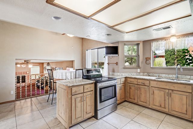 529 La Bajada Court NW, Albuquerque, NM 87105