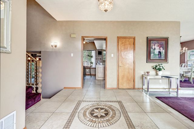 529 La Bajada Court NW, Albuquerque, NM 87105