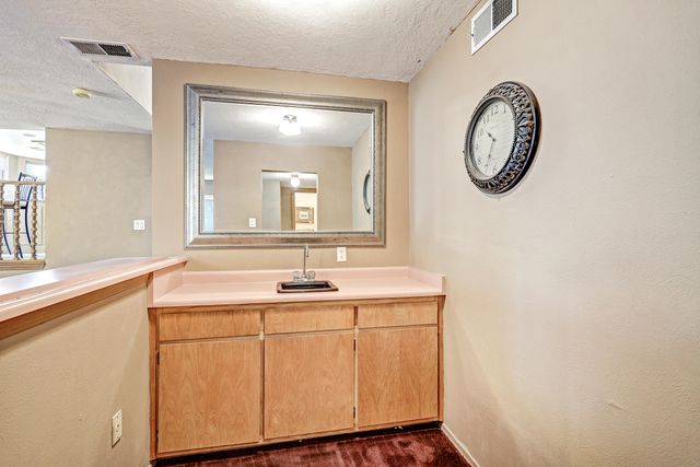 529 La Bajada Court NW, Albuquerque, NM 87105