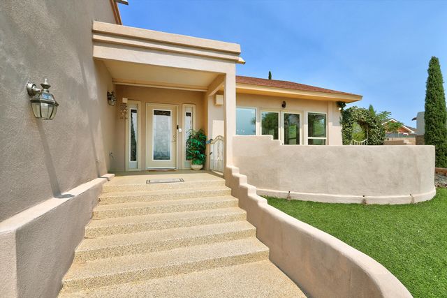 529 La Bajada Court NW, Albuquerque, NM 87105