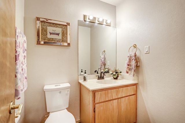 529 La Bajada Court NW, Albuquerque, NM 87105