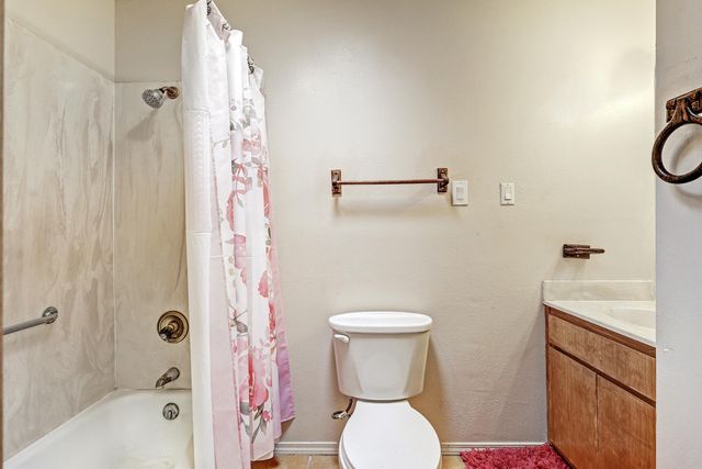 529 La Bajada Court NW, Albuquerque, NM 87105