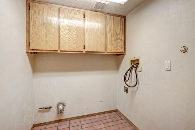 529 La Bajada Court NW, Albuquerque, NM 87105