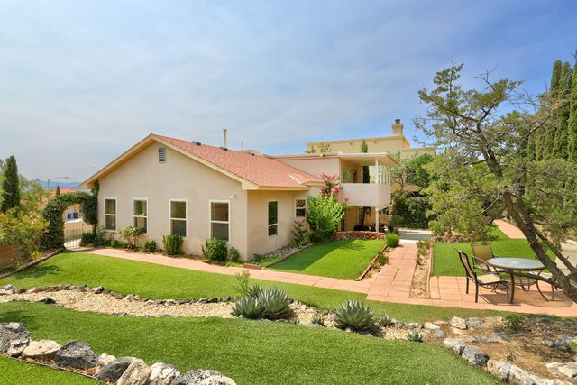 529 La Bajada Court NW, Albuquerque, NM 87105