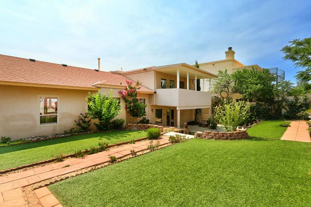 529 La Bajada Court NW, Albuquerque, NM 87105