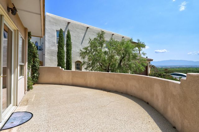 529 La Bajada Court NW, Albuquerque, NM 87105