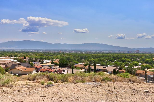 529 La Bajada Court NW, Albuquerque, NM 87105