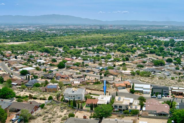 529 La Bajada Court NW, Albuquerque, NM 87105