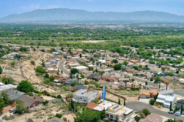 529 La Bajada Court NW, Albuquerque, NM 87105