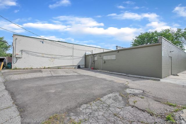 8400 PELHAM Road, Taylor, MI 48180