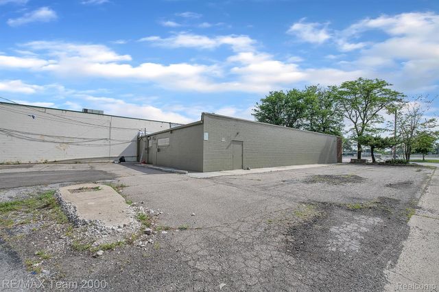 8400 PELHAM Road, Taylor, MI 48180