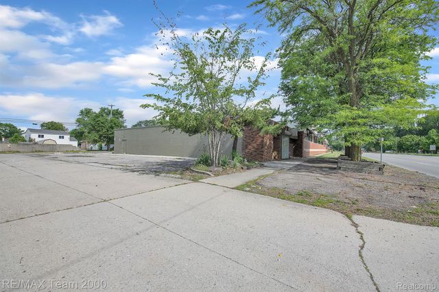 8400 PELHAM Road, Taylor, MI 48180