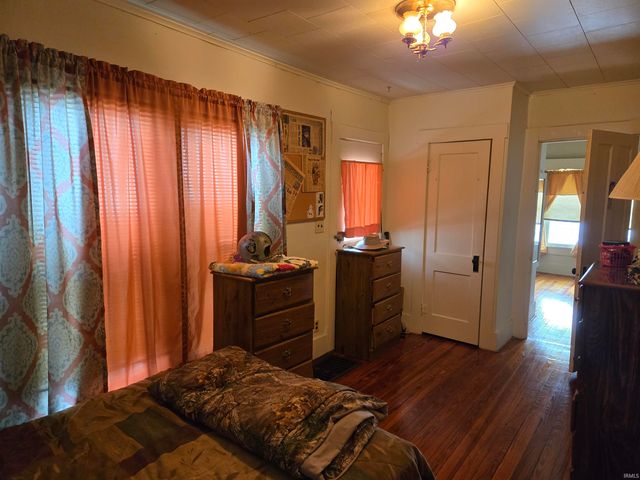 1007 N 10th Street, Vincennes, IN 47591