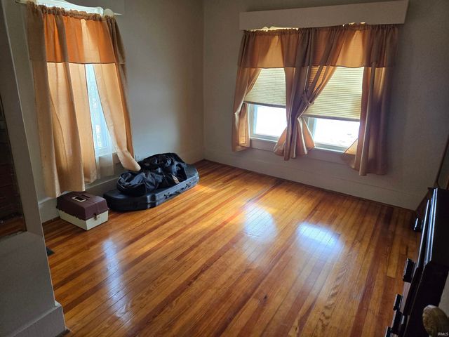 1007 N 10th Street, Vincennes, IN 47591