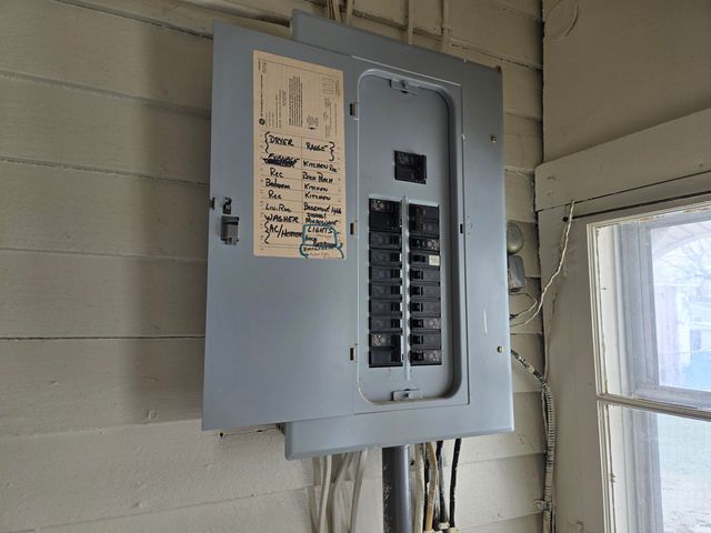 1007 N 10th Street, Vincennes, IN 47591