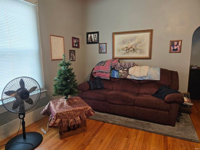 1007 N 10th Street, Vincennes, IN 47591