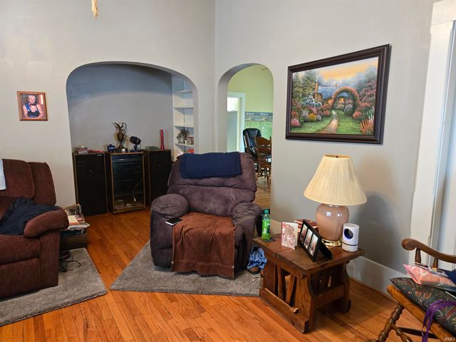 1007 N 10th Street, Vincennes, IN 47591