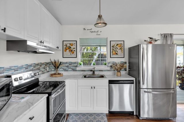 878 La Paloma Road, Key Largo, FL 33037