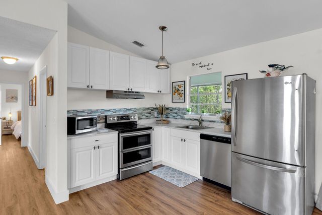 878 La Paloma Road, Key Largo, FL 33037