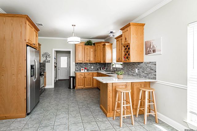 32810 Poplar Ct, Denham Springs, LA 70706