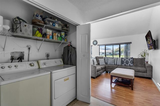 10836 NW 30th Pl 354, Sunrise, FL 33322