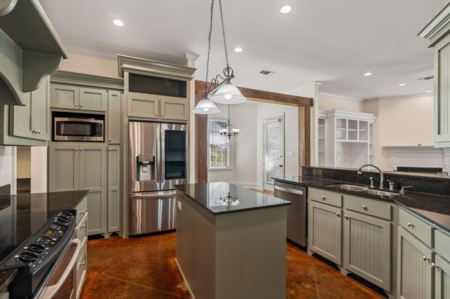 39 Robins Nest, Hattiesburg, MS 39402