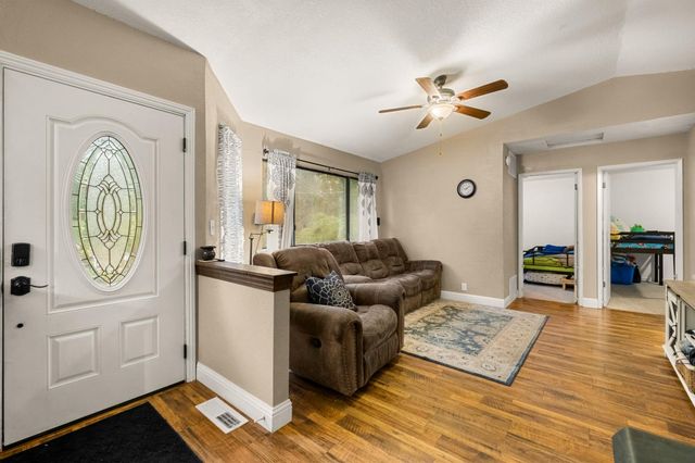 5571 Sierra Springs Dr, Pollock Pines, CA 95726