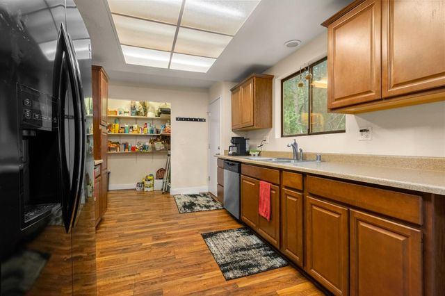 5571 Sierra Springs Dr, Pollock Pines, CA 95726