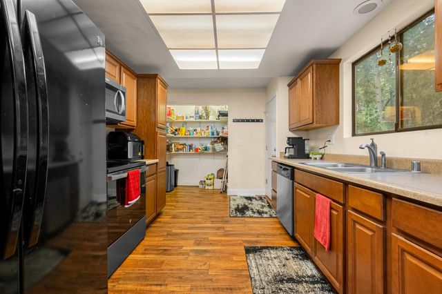 5571 Sierra Springs Dr, Pollock Pines, CA 95726