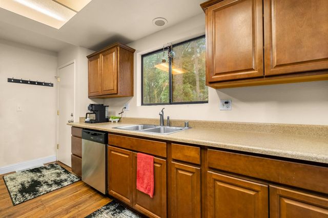 5571 Sierra Springs Dr, Pollock Pines, CA 95726