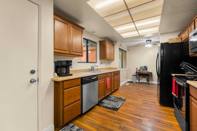 5571 Sierra Springs Dr, Pollock Pines, CA 95726