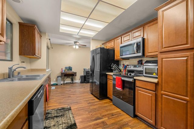 5571 Sierra Springs Dr, Pollock Pines, CA 95726