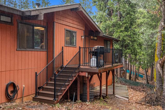 5571 Sierra Springs Dr, Pollock Pines, CA 95726