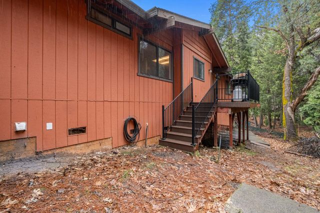5571 Sierra Springs Dr, Pollock Pines, CA 95726