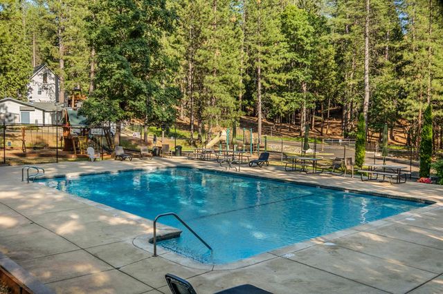 5571 Sierra Springs Dr, Pollock Pines, CA 95726