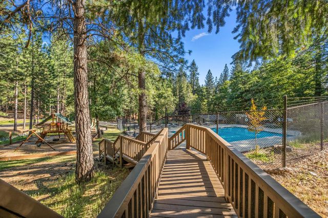 5571 Sierra Springs Dr, Pollock Pines, CA 95726