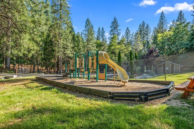 5571 Sierra Springs Dr, Pollock Pines, CA 95726