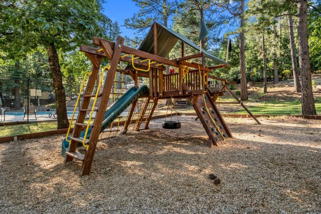 5571 Sierra Springs Dr, Pollock Pines, CA 95726