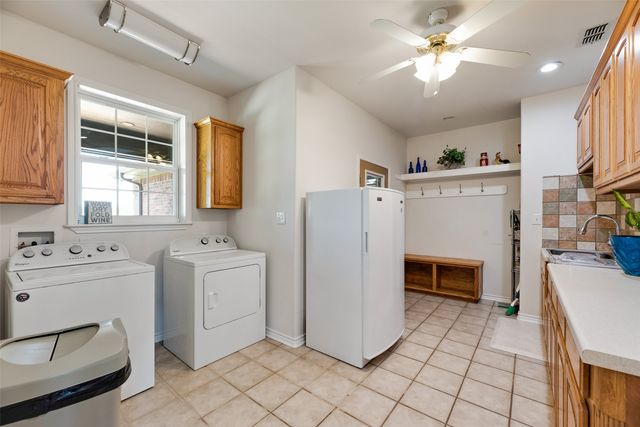 3188 Us-82, Bells, TX 75414