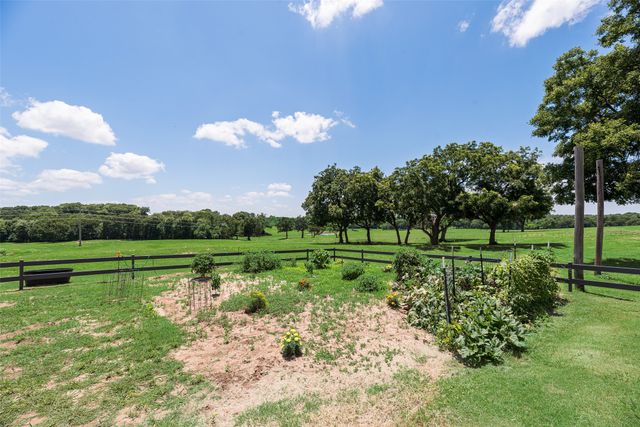 3188 Us-82, Bells, TX 75414