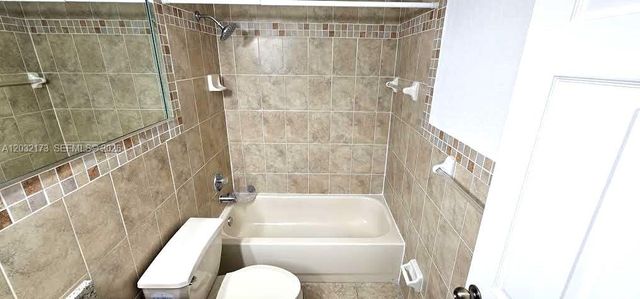 8290 Lake Dr 332, Doral, FL 33166