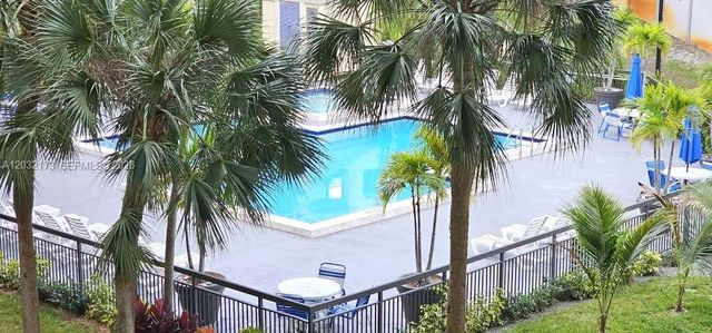 8290 Lake Dr 332, Doral, FL 33166
